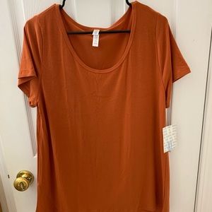BNWT classic Lularoe tee